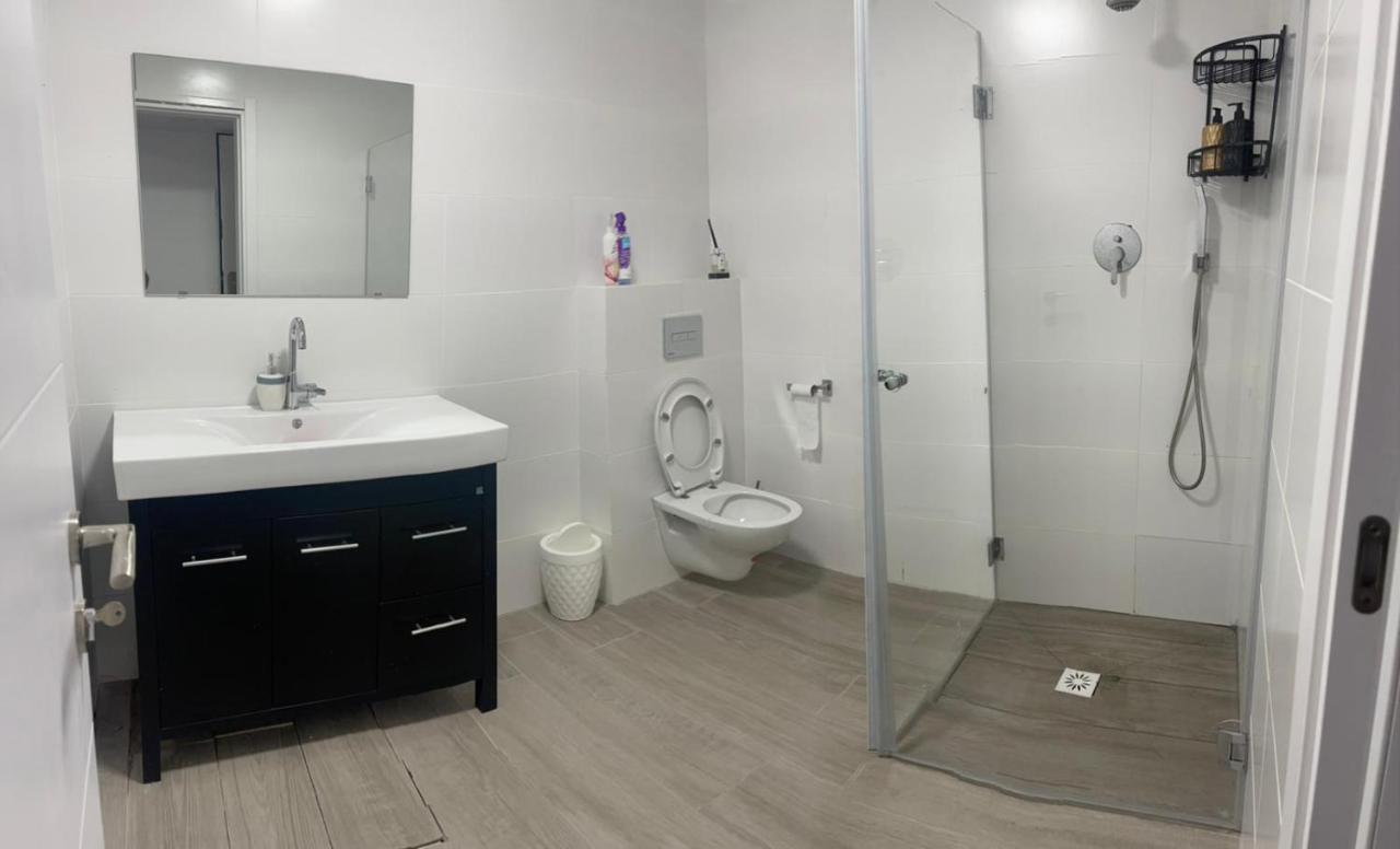 חדרי לייבל Label Rooms Blue & Red Тиверіада Екстер'єр фото