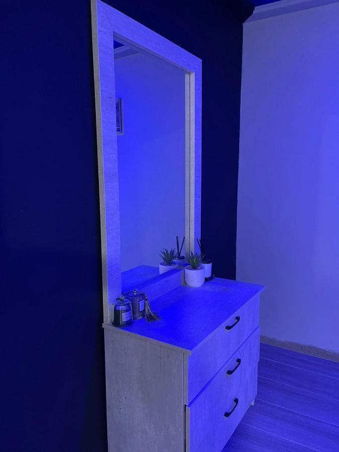 חדרי לייבל Label Rooms Blue & Red Тиверіада Екстер'єр фото